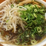シンプルに美味しい豚骨醤油の京都ラーメン！野菜のメガ盛りもできる！「たかばしラーメン　京都南インター店」