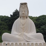 東山を背に巨大な観音様が迫力満点！願い事や良縁祈願にも！「霊山観音（りょうぜんかんのん）」