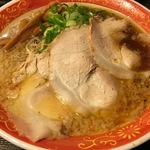 こだわりぬかれた秀逸な背脂醤油ラーメン！向日市の人気店「味見鶏まるめん」