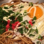 生麺を使った絶品焼きそばがクセになる！「鉄板食堂ことら」＠八坂神社前の巻っす