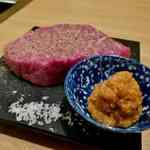 じんわり焼いた厚切り赤身肉を食らう至福の時！市役所近くの焼肉店「天照杉（てるさん）」