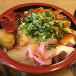 この海鮮丼がなんと900円！！グルメサイトでは見つからない穴場「鮨処 一真 （いっしん）」