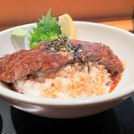 精肉店に併設された人気肉料理店！イチオシはあっさりステーキ丼！「肉料理 マルタケ」