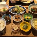 観光気分で美しいおばんざいランチを！こだわりが詰まった「居様 / IZAMA」＠四条烏丸の巻っす