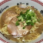 創業７０年、京都ラーメンの代表格！「中華そば　ますたに」背脂のコクたっぷりスープを忠実に再現！
