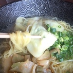 シンプルなワンタン麺と台湾のソウルフード、ルーローハンの組み合わせが絶品！「雲呑ショップ７０」＠元田中の巻っす