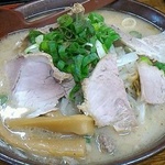 どこにもない味わい！懐かしかくて優しい味の元祖白味噌ラーメン「新進亭 一乗寺店」　