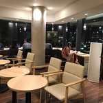 鴨川を眺めながらコーヒーを！コンセントもあり便利！「ドトールコーヒーショップ 京都四条大橋」店