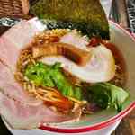 梅小路公園前の人気店！こだわりぬいた一杯を！豊富なメニューの「拳ラーメン」