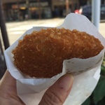 1個からでも揚げてくれる！熱々揚げたての激ウマ60円コロッケ☆精肉店「岡田商会」【京都出町商店街】