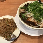 あの漆黒スープとヤキメシが一乗寺に！新福菜館のDNAを受け継ぐラーメン店「麺屋 龍玄」