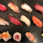 職人が握る寿司ランチが900円！便利な市役所前の穴場店「回転鮨割烹 魚倖 （うおこう）」