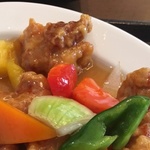 色鮮やかなあっさり味の酢豚ランチ！麻婆豆腐や海老チリもあり「中国料理 知食府（チショクフ）」＠円町の巻っす