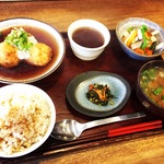 オフィス街の京都自然食レストランのパイオニア！身体にやさしいランチは不動の人気「びお亭」【烏丸御池】