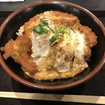 大盛況のフードコートでも一際人気！「かつ丼・トンテキ 豚屋とん一 イオンモール桂川店」