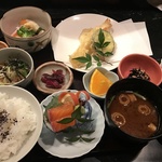 こんな天ぷら御膳見たことない！揚げたての天ぷらは３回☆穴場の和食屋さん「おお乃」