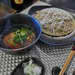細切りでシズル感あふれる蕎麦！河内鴨料理も頂ける「蕎麦酒房 櫟（いちい）」
