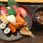 中トロ入りのランチセットがオトク！気軽に美味しいお寿司を「回転寿司　清水港（しみずみなと）」