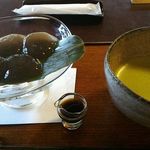 素晴らしいお庭を拝見しながら絶品のわらび餅を「茶寮 宝泉（ほうせん）」