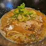 濃厚系好きもニッコリな鶏豚骨ラーメン！直太朗丼も大満足！「キラメキチキンハート」