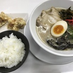 【開店】博多豚骨ラーメンと金賞受賞の唐揚げセットが秀逸！「麺屋 うまか・カリッジュ久御山店」