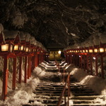 【雪の京都】幻想的すぎる積雪日限定のレアなライトアップ「貴船神社」