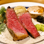 炭火で焼いたとろけるような豊後牛とワインがリーズナブルに楽しめる「 炭火とワイン」がニューオープン！！