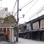伝統的な町屋が立ち並び石畳が美しい！風情たっぷりの「祇園新橋」をぶらり！