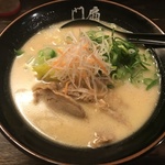 鶏を味わい尽くす濃厚でアッサリなラーメン！「鶏がら らーめん 門扇 木屋町店」