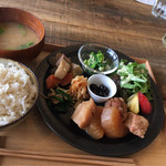 野菜をふんだんに使ったオサレなワンプレートランチ「季節の野菜料理 ヒトテマ」＠北白川の巻っす