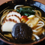 地下天然水で炊き上げた"芳醇出汁"が味の決め手！90年以上続く老舗「麺房 美よし」