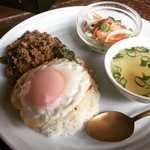京都タイ料理店の草分け！夏は鴨川納涼床もある！見晴らしのいいランチ☆「佛沙羅館（ブッサラカン）」【四条木屋町】