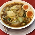 奈良県民が愛する白菜とニンニクたっぷりのピリ辛醬油ラーメン「彩華ラーメン 八幡店」