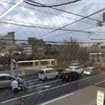 鴨川が一望できるイートインスペースあり！スマホも充電でき重宝します「ローソン祇園四条南店」