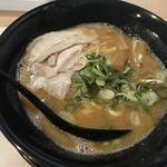 お茶の街 "宇治"でクリーミー豚骨ラーメン！観光地にも便利！「豚骨野郎 宇治店」