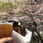 桜咲く水辺に人気飲食店ブースが集結し花見気分！伏見 宇治川派流の「桜まつり」