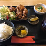 ワンコインのボリューミー唐揚げランチ「GOHAN DOCORO きりん」＠西小路七条の巻っす