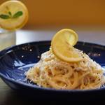 レモン好きにはたまらない！後味サッパリのレモン料理とお酒が楽しめます☆「カプリ食堂」