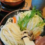 地元の方がオススメする、手打ちうどん・うどんすきの【花車】黄金に輝くダシとコシのあるうどんは絶品☆星三つ〜★★★［長岡京］