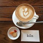 せせらぎと紫陽花。木屋町のリバーサイドカフェ【Kiln coffee shop（キルンコーヒーショップ）】