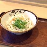 京都駅で伊勢うどん！？近鉄電車駅構内「麺ざんまい 近鉄京都駅店」で気軽にいただけます【駅ナカ】