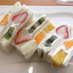 京都老舗フルーツパーラーといえば絶対ハズせない！名物フルーツサンドは必食のロングセラー「ヤオイソ」【同志社大スグ】