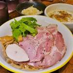 東寺近く！最新モードのラーメン店でカプチーノつけ麺を「らー麺屋 与 （あたう）」