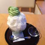 ソフトも氷もミルキーで爽やか★抹茶パフェ発祥のカフェ「京はやしや」 【三条大橋】
