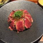 人気焼肉店 "益市" プロデュースの本格ステーキ丼「京都 肉食堂」＠堀川四条の巻っす