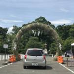 交通安全を祈念してジャンボ芽の輪くぐりで愛車も夏越祓（なごしはらえ）に！「城南宮」