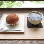 "ほっこり暖まろう"茶釜のコーヒーと至福のシュークリーム★「菓子・茶房 チェカ 」【岡崎】