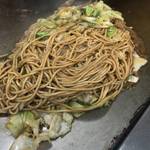 祇園で半世紀以上愛されてきた"おかん"が作る伝統の焼きそば！「おやじ」