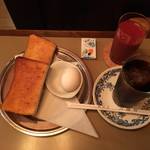 京都を代表する名喫茶☆琥珀色の空間で朝食を「六曜社（ろくようしゃ）」【河原町三条】
