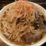【京都】煮干しが効いたアッサリの二郎系！食べやすいけどクセになる「四条にぼ次朗」